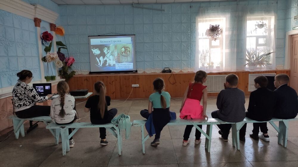 «В космос всем открыта дверь–свои знания проверь».